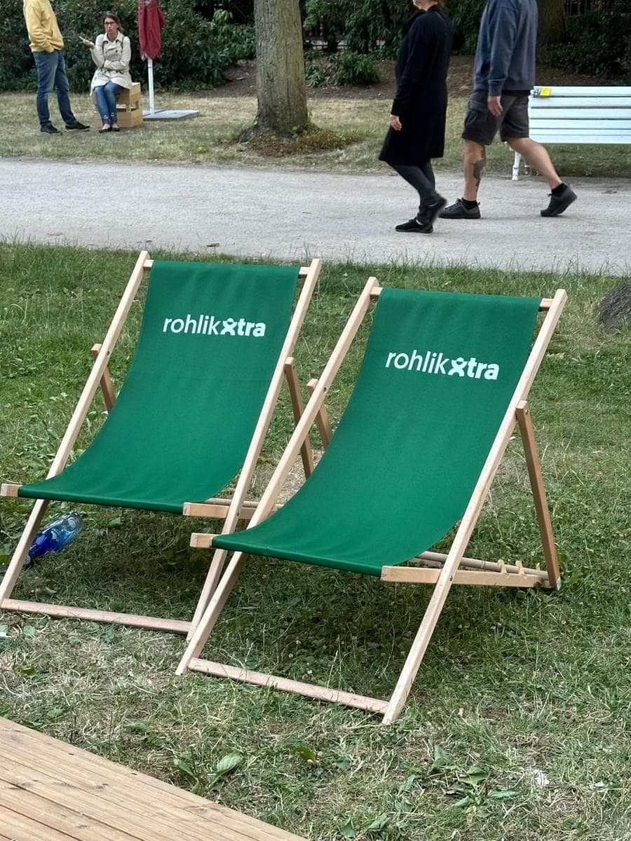 Brandovaná zelená lehátka Rohlík na akci