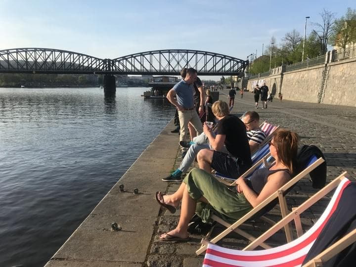 Lehátka na pražské Náplavce